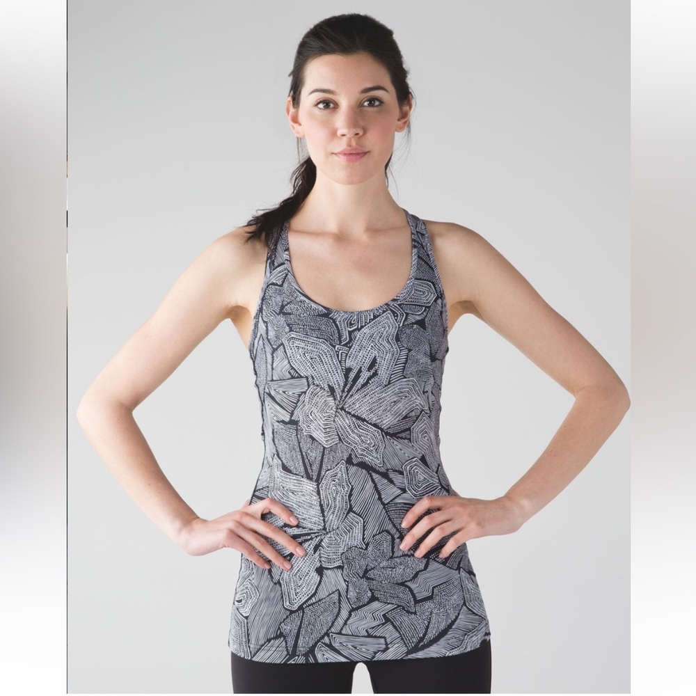Lululemon Cool Racerback Tank Top Shirt in Dottie Tribe Print White Black Size 4